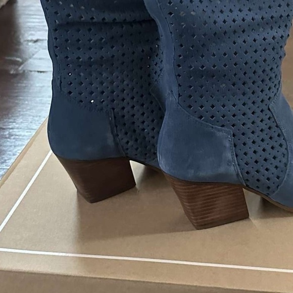 Seychelles Diva Blue Suede Perforated Mid-Calf Boots – Size 7.5 – NEW - Picture 7 of 11